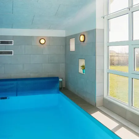 12 Person In Vestervig-by Traum * Vestervig